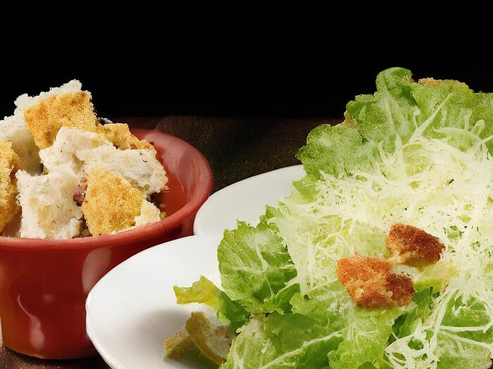 Комбо с салатом Цезарь барбекю и картофелем фри