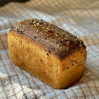 Хлеб пшеничный с кунжутом (на закваске)