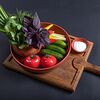 Фото к позиции меню Ассорти свежих овощей с зеленью