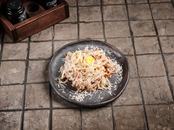 Спагетти Карбонара с перепелиным яйцом