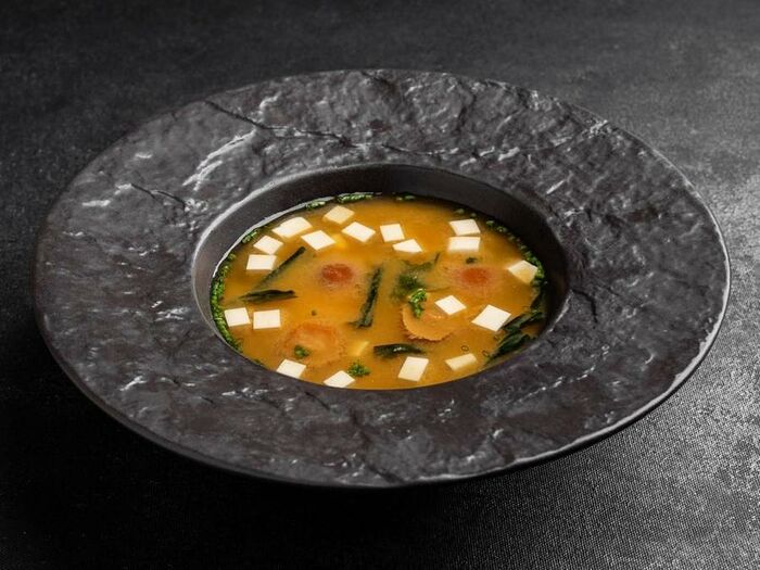 Мисо-суп с тофу, грибами и водорослями