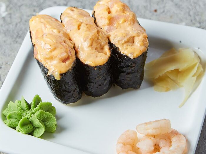 Суши острые с салатной креветкой