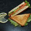 Фото к позиции меню Сэндвич с копченым лососем