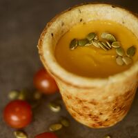 Тыквенный крем-суп в хлебном стакане