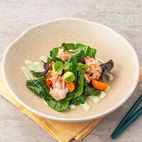 Салат с копчёным лососем