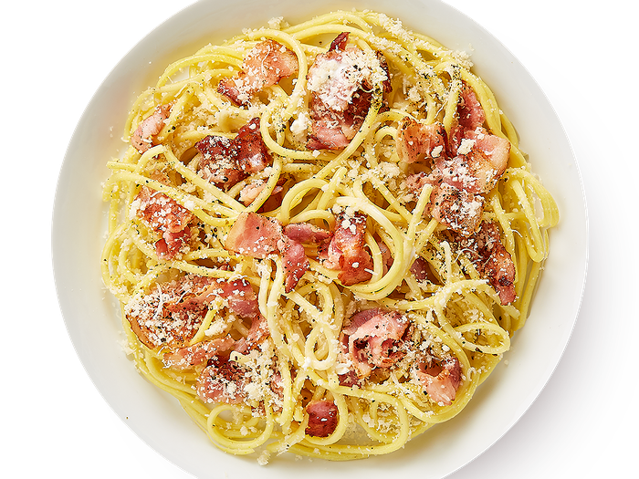 Карбонара спагетти с беконом в сливках