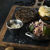Фото к позиции меню Бифштекс из мраморной говядины, салатом коул-слоу и картофелем Айдахо