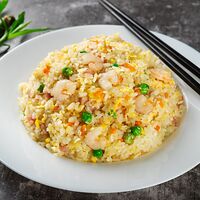 Жареный рис с ветчиной по-янчжоузски