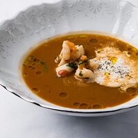 Суп из морепродуктов со страчателлой