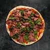 Фото к позиции меню Пицца с ростбифом и руколой