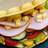 Фото к позиции меню Сэндвич-вафля с ветчиной