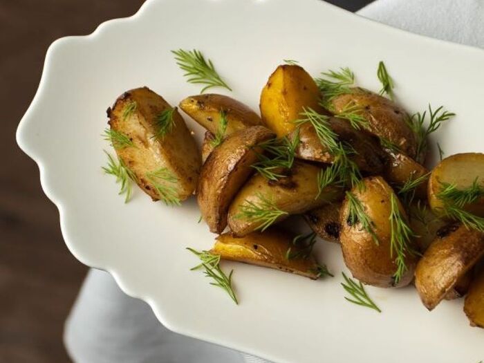 Мини-картофель, обжаренный на сливочном масле