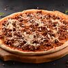 Фото к позиции меню Пицца Болоньезе с сыром моцарелла и пармезаном тонкое тесто