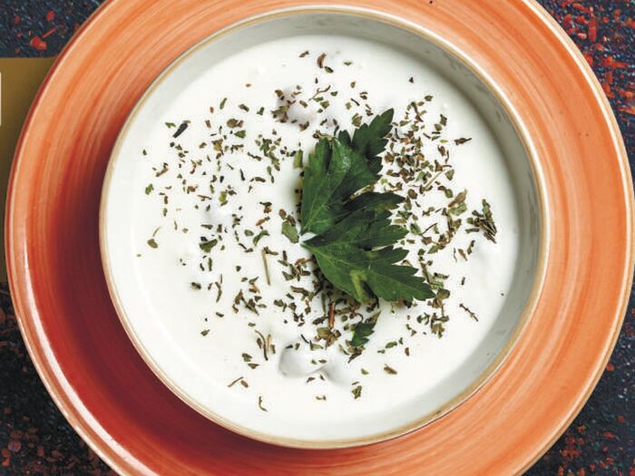 Холодный суп из турецкого йогурта