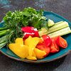 Фото к позиции меню Ассорти из свежих овощей и зелени