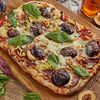 Фото к позиции меню Пицца римская Карпаччо со сливой