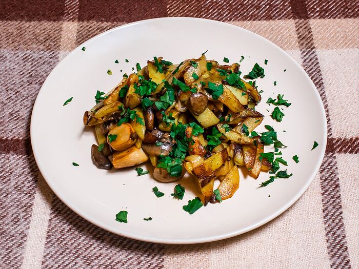 Жаренный картофель с грибами
