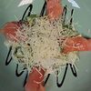 Фото к позиции меню Салат со слабосолёным лососем