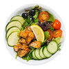 Фото к позиции меню Салат из свежих овощей с жареным лососем