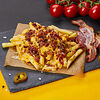 Фото к позиции меню Картофель фри с сыром, беконом и халапеньо