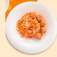 Спагетти с мясными фрикадельками в томатном соусе
