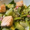 Фото к позиции меню Суперзеленый салат с лососем