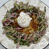 Фото к позиции меню Картофельный драник/яйцо пашот/весенний салат