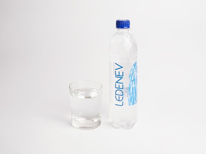 Вода питьевая негазированная Ledenev