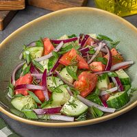 Салат овощной с зеленью