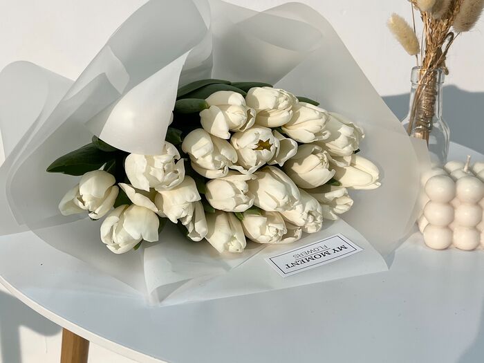 Букет из белых тюльпанов