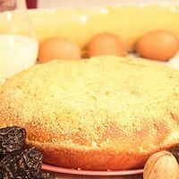 Пирог свекольный с орехами и черносливом