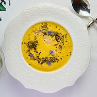Тыквенный суп с фисташками и креветками