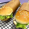 Фото к позиции меню Сэндвич с грудинкой и овощами