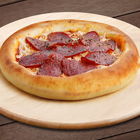 Пицца Салями 22 см на классическом тесте