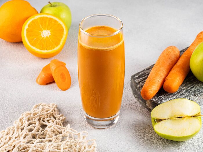 Свежевыжатый сок из апельсина, моркови и яблока