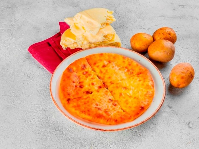 Осетинский пирог с сыром сулугуни и картофелем