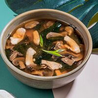 Мисо-суп с курицей и грибами