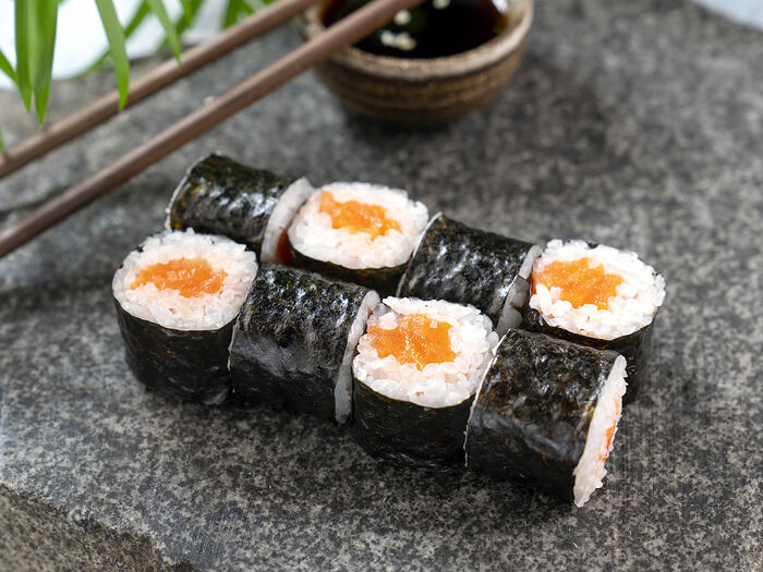 Суши ул красная. Роллы Краснодар кафе. Pro sushi. Роллы с мидиями в домашних условиях. Роллы с мидиями ТТК.