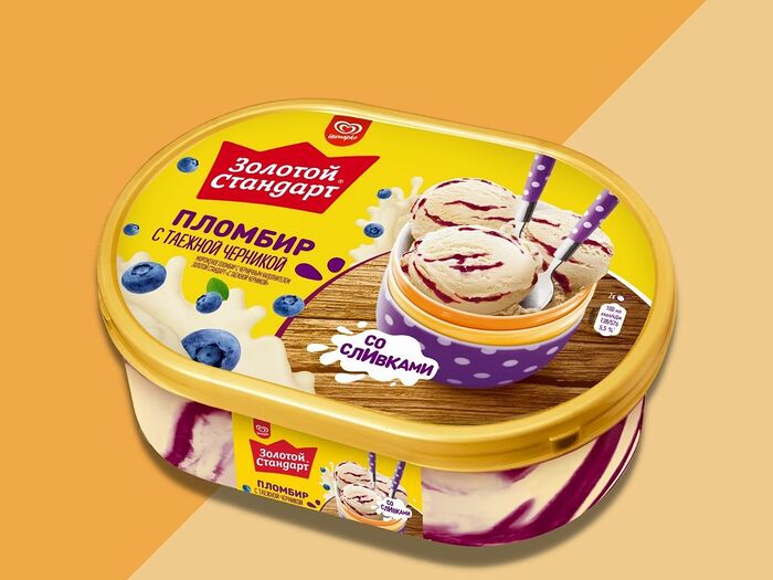 Мороженое Золотой стандарт Пломбир в контейнере с черникой