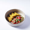 Фото к позиции меню Жареный сулугуни с салатом из помидоров