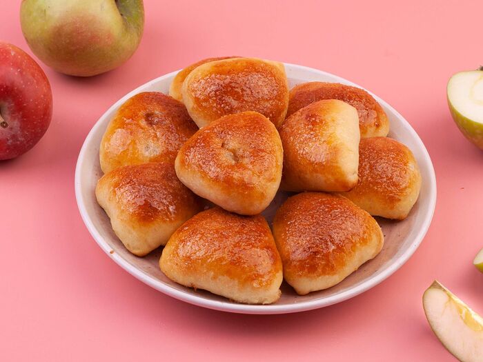 Фуршетные сладкие пирожки с яблоком