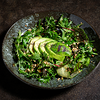 Фото к позиции меню Зелёный салат с авокадо и семечками