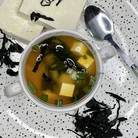 Мисо-суп с тофу и водорослями нори