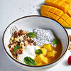 Фото к позиции меню Чиа боул с манговым соусом, йогуртом и гранолой