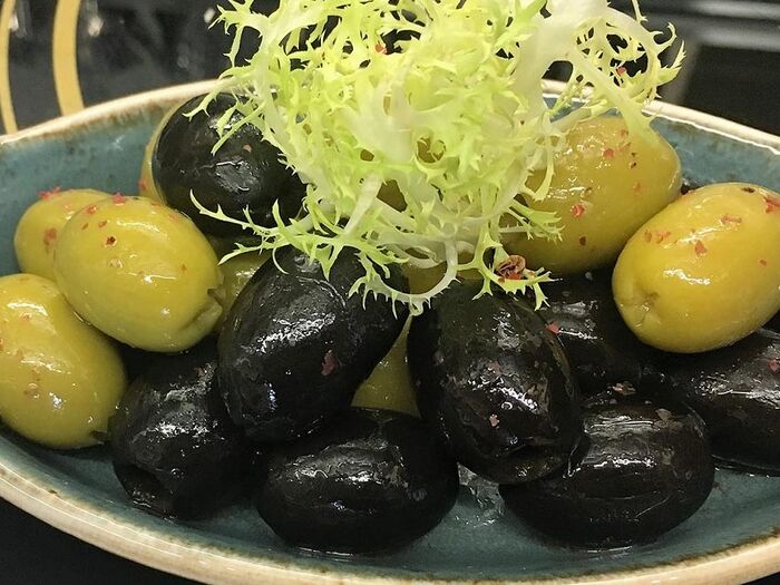 Ассорти из испанских маслин и оливок