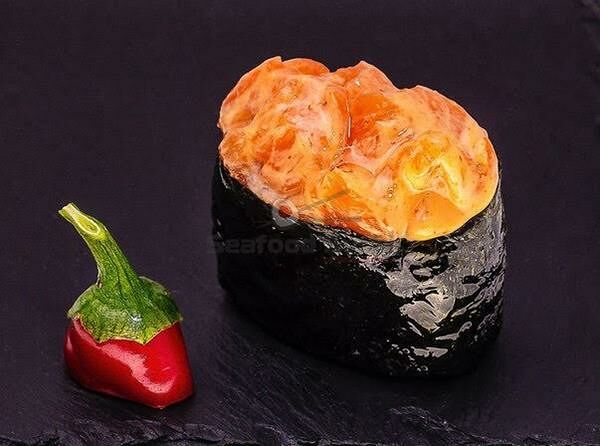 Суши спайси с охлажденным лососем