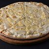 Фото к позиции меню Пицца с грушей и сыром Дорблю