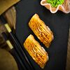 Фото к позиции меню Две суши с обожженным лососем