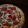 Фото к позиции меню Пицца бекон, сыр, песто, томаты (28 см)