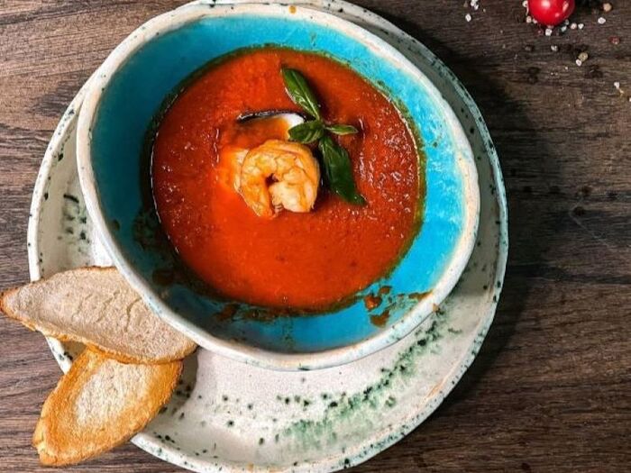 Итальянский суп Качукко томатный с дарами моря